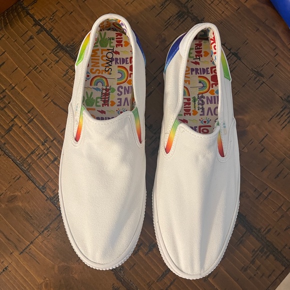 Tom’s Baja Unity Rainbow Men’s Size 9.5 Canvas Shoes - Stylish and Sustainable! - Picture 2 of 6
